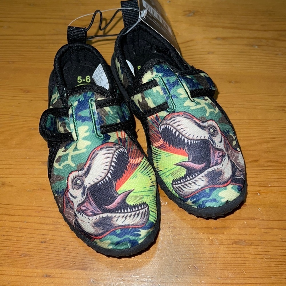 Jurassic World Toddler Boy Sneakers 5/6 NWT